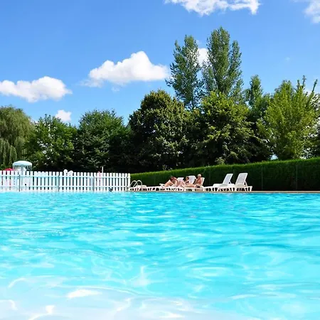 Camping De La Bourgnatelle 4*